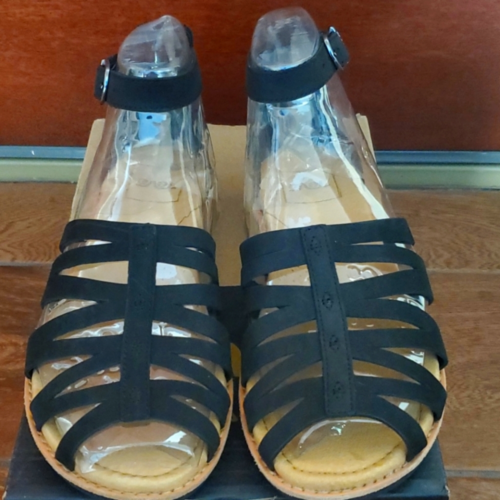 New in Box Teva Encanta Sandal Black